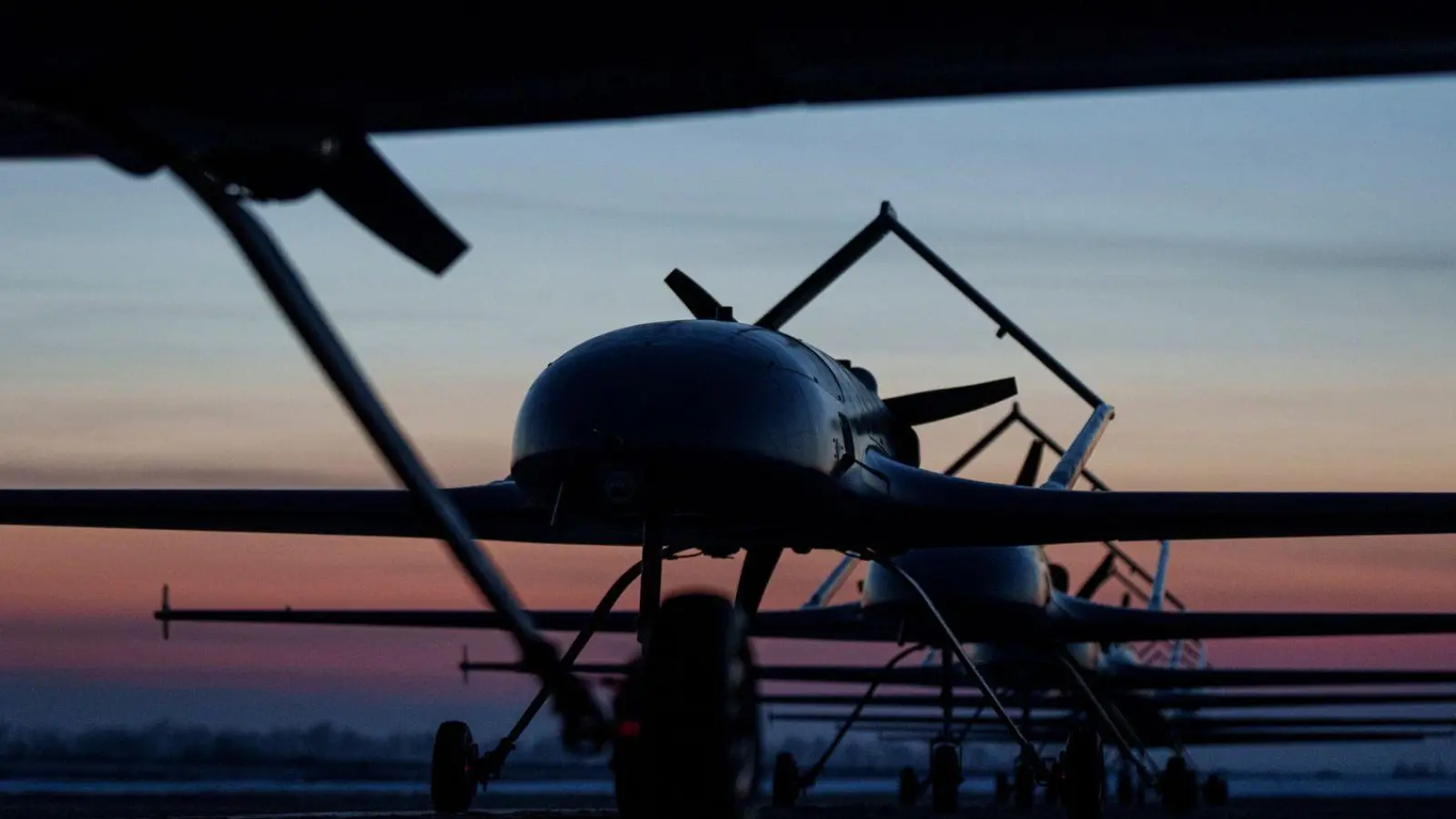 In ihrem Abwehrkampf gegen eine russische Invasion greift die Ukraine mit Drohnen auch Ziele im russischen Hinterland an. (Archivbild) (Foto: Evgeniy Maloletka/AP/dpa)