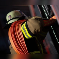 Die Feuerwehr schaffte es nicht, den Brand einzudämmen. (Symbolbild) (Foto: Marijan Murat/dpa)