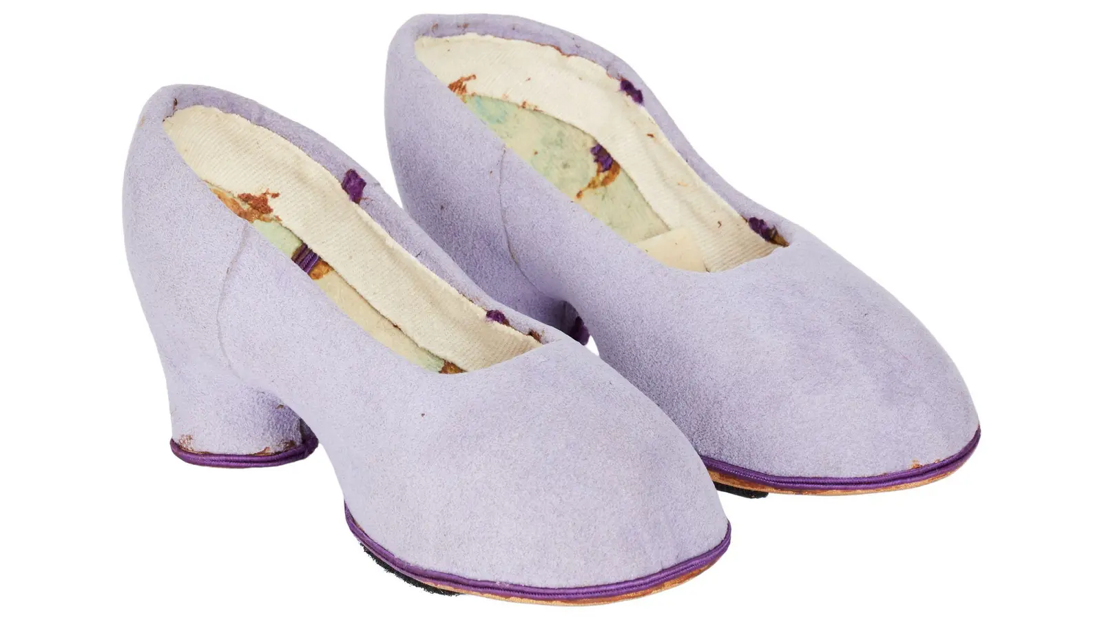 Diese Schuhe trug Miss Piggy in dem Film „Die große Muppet-Sause“ (1981).  (Foto: -/Julien's Auctions/dpa)