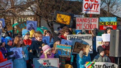 Auch Schüler protestierten. (Foto: Kerem Yücel/Minnesota Public Radio/AP/dpa)