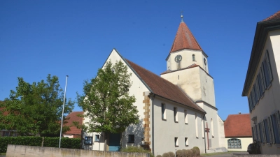 Die stattliche Dorfkirche in Frankenhofen, dem heiligen Bartholomäus geweiht, besteht seit etwa 600 Jahren. (Foto: Peter Tippl)