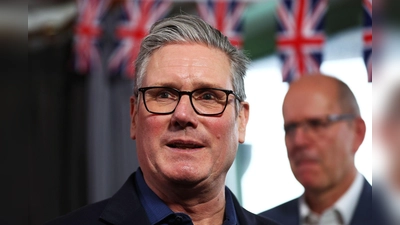 Der britische Premierminister hat die schwerste Krise seiner bisherigen Amtszeit überstanden - zumindest vorerst. (Archivbild) (Foto: Peter Nicholls/Pool Getty Images Europe/AP/dpa)