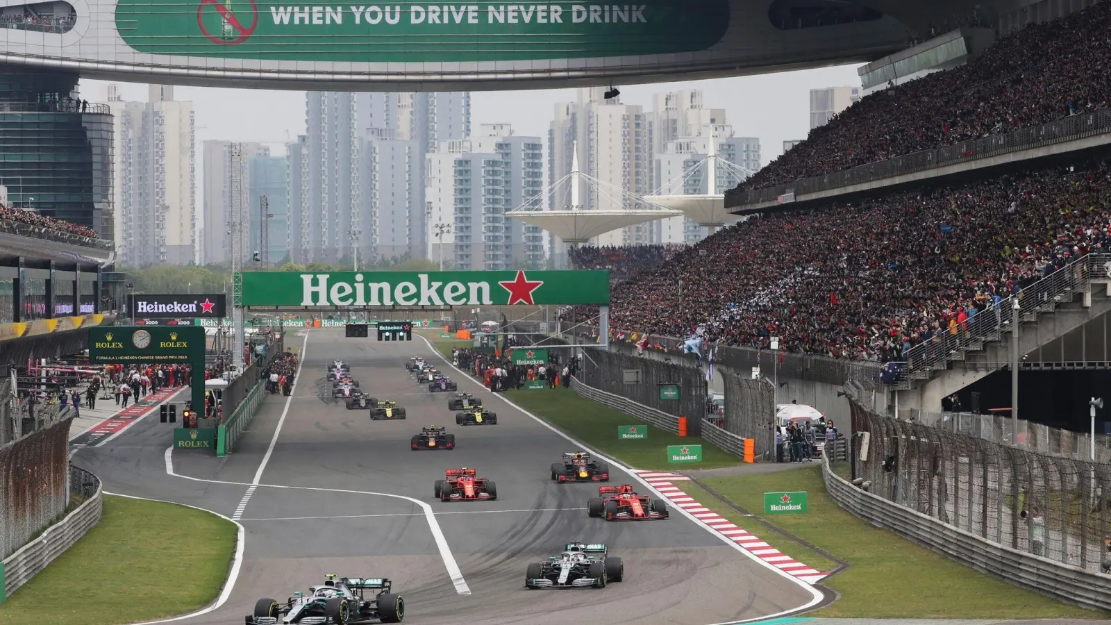 Die Formel 1 plant 2023 zum ersten Mal in der Geschichte der Motorsport-Königsklasse 24 Rennen. (Foto: Ng Han Guan/AP/dpa)