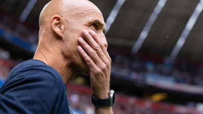 Bochum-Trainer Thomas Letsch richtet den Kopf nach der 0:7-Klatsche beim FC Bayern nach vorne. (Foto: Sven Hoppe/dpa)