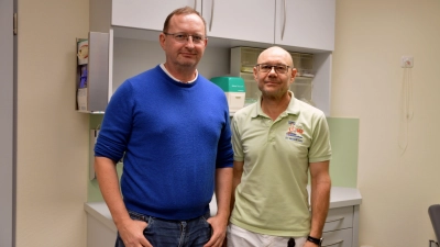 Die Uffenheimer Mediziner Florian Derks (links) und Dr. Hendrik Lohs sind verärgert, dass ihnen ohne Rücksprache ein Ärztezentrum vor die Nase gesetzt wird. (Foto: Johannes Zimmermann)