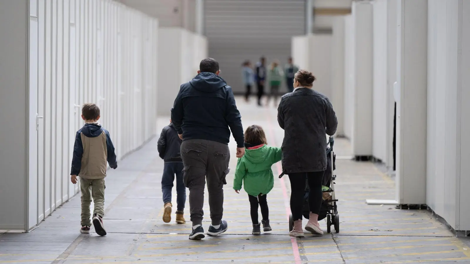 Flüchtlinge mit eingeschränktem Schutzstatus dürfen derzeit keine Familienangehörigen zu sich nach Deutschland holen. (Symbolbild) (Foto: Boris Roessler/dpa)
