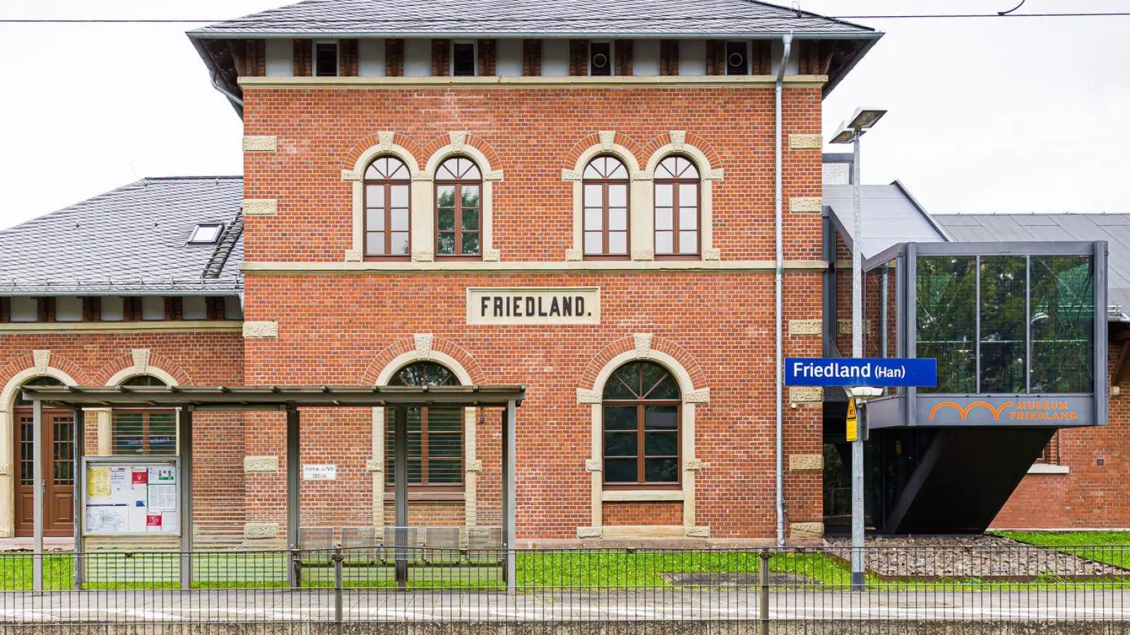 Der Bahnhof Friedland im Landkreis Göttingen: Hier starb am 11. August eine 16-Jährige. (Foto: Moritz Frankenberg/dpa)