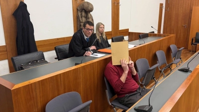 Für den Mord mit einer Armbrust muss der Angeklagte lebenslang ins Gefängnis.  (Foto: Nicole Schippers/dpa)