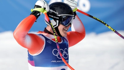 Franjo von Allmen jubelt über seine Bestzeit. (Foto: Oliver Weiken/dpa)