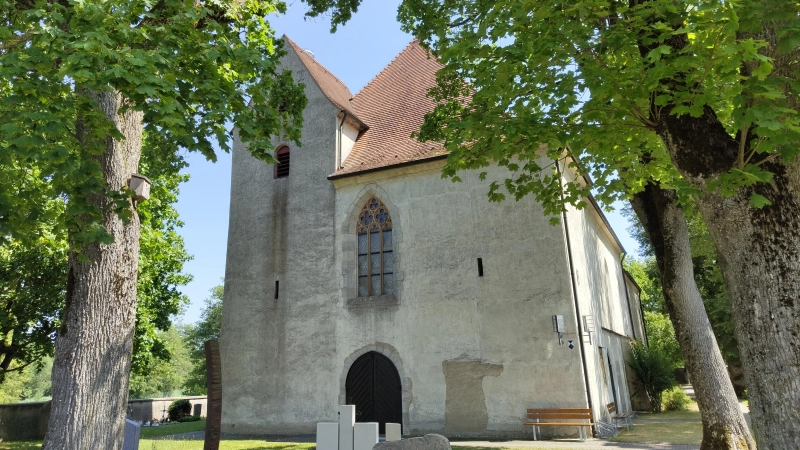 Für Restaurierungsarbeiten an der Fassade von Chor und Sakristei der Mönchsrother Klosterkirche gibt es einen Zuschuss der Deutschen Stiftung Denkmalschutz. (Foto: Julia Bergmeister)