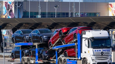 Tesla schaffte im ersten Vierteljahr ein Absatzplus im Vergleich zu einem schwachen Vorjahresquartal. (Archivbild) (Foto: Patrick Pleul/dpa)