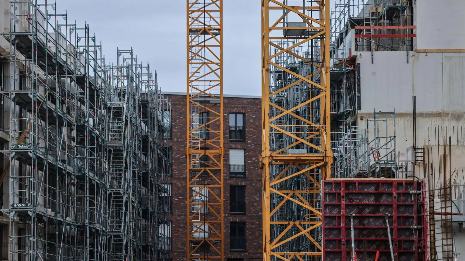 Die Wohnungsbauunternehmen in Deutschland schöpfen Hoffnung auf einer Verbesserung ihrer Lage. (Archivbild) (Foto: Oliver Berg/dpa)