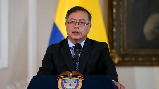 Kolumbiens Präsident Gustavo Petro will für sein Land den „totalen Frieden“. (Foto: Luisa Gonzalez/Reuters Pool via AP/dpa)