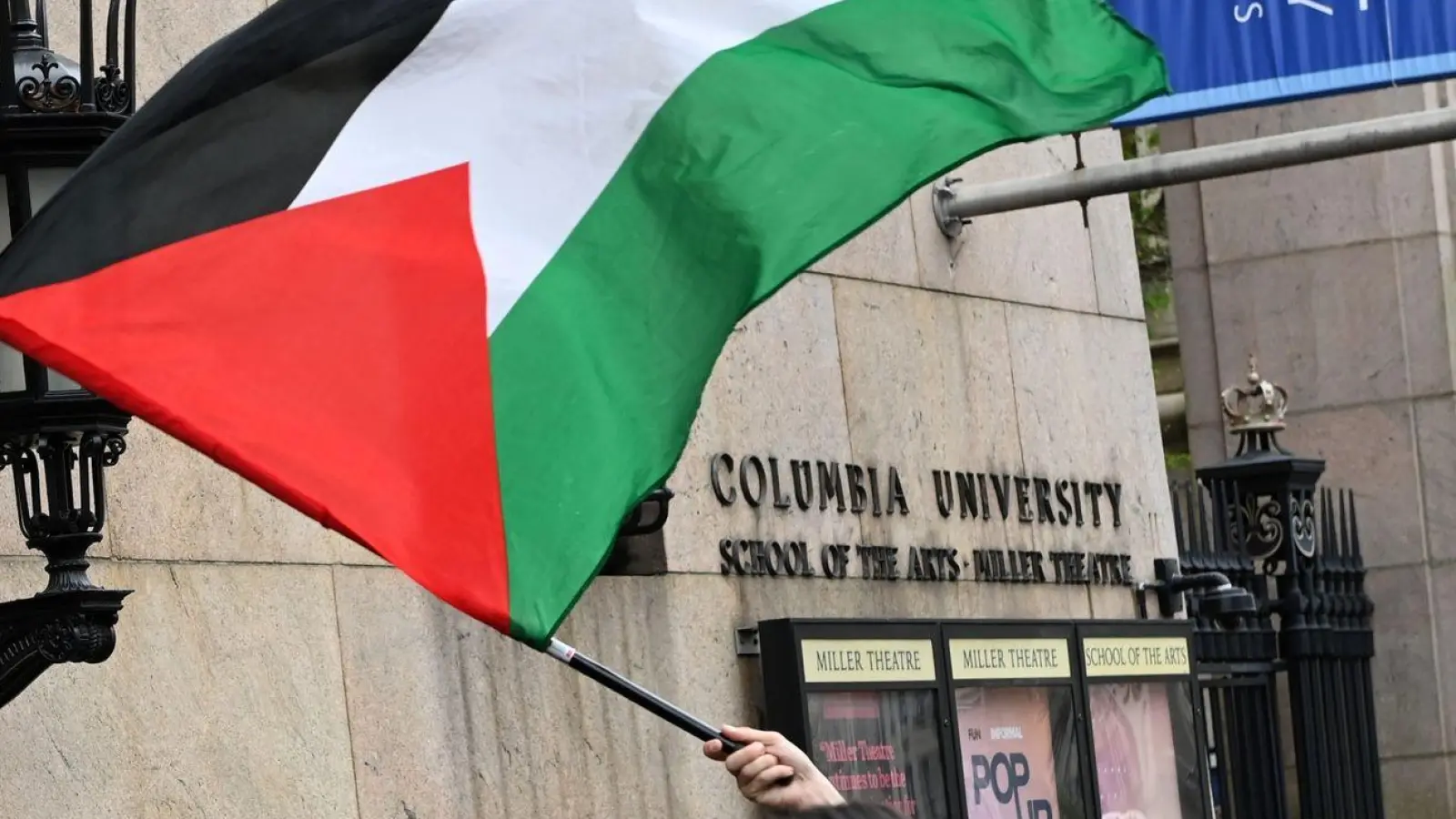 Palästinensische Unterstützer protestierten am vergangenen Donnerstag in der Nähe der Columbia University. (Foto: Andrea Renault/ZUMA Press Wire/dpa)