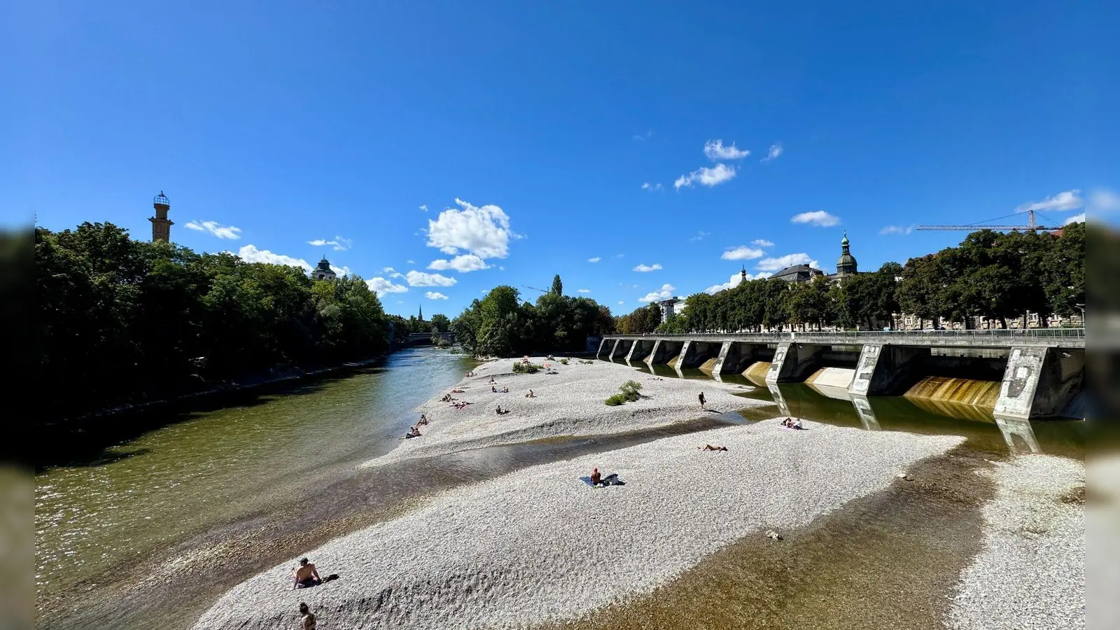 Das Wetter lädt noch einmal zum Sonnenbaden ein. (Archivbild) (Foto: Peter Kneffel/dpa)