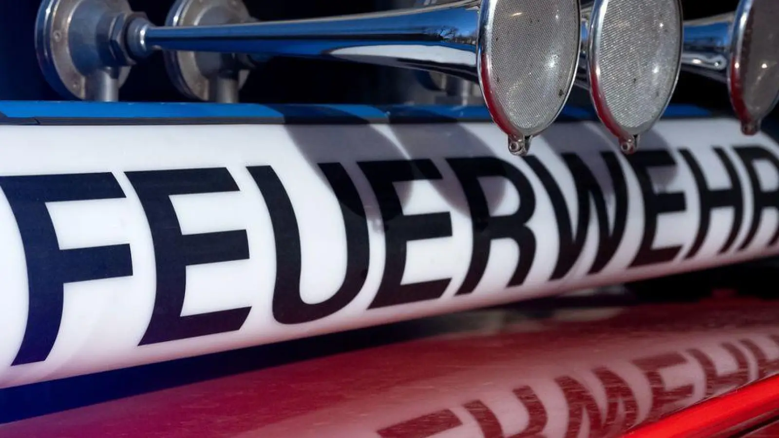 Feuerwehrleute brachten die Flammen unter Kontrolle. (Symbolbild) (Foto: Sven Hoppe/dpa)