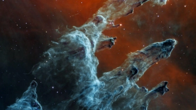 Das „James Webb“-Weltraumteleskop der NASA/ESA/CSA hat „Die Säulen der Schöpfung“ im mittleren Infrarotbereich aufgenommen. (Foto: Space Telescope Science Institut/ESA/Webb/dpa)