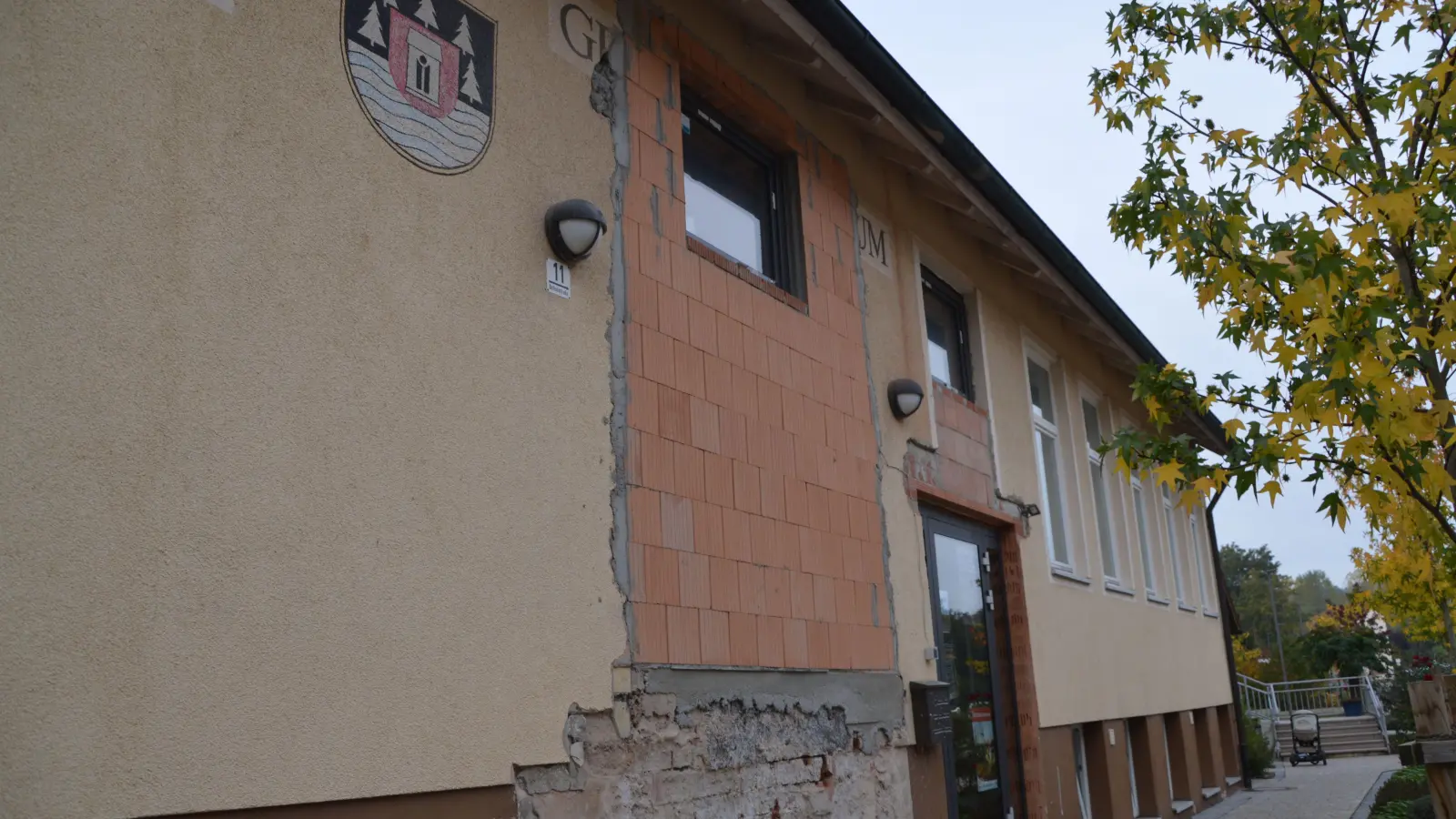 Im Kellergeschoss des Gutenstettener Rathauses könnten acht bis zehn Geflüchtete unterkommen. Auch diese Option will die Gemeinde jetzt prüfen lassen. (Foto: Johannes Zimmermann)