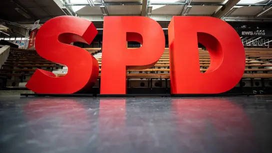 Wenn am Sonntag Bundestagswahl wäre, wäre die SPD einer Umfrage zufolge nicht mehr stärkste Kraft. (Foto: Christoph Schmidt/dpa)