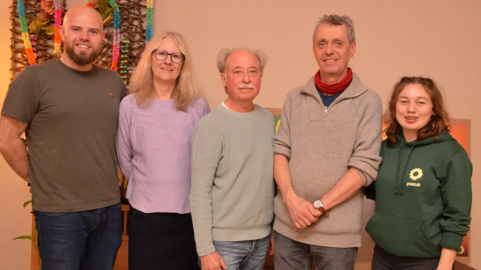 Das Moderatoren-Duo Philip Löffler (links) und Annabelle Schwager (rechts) mit den Mitgliedern der ersten Stunde (weiter von links) Ursula Pfäfflin Nefian, Klaus Langhammer und Norbert Reinzuch. (Foto: Johannes Zimmermann)