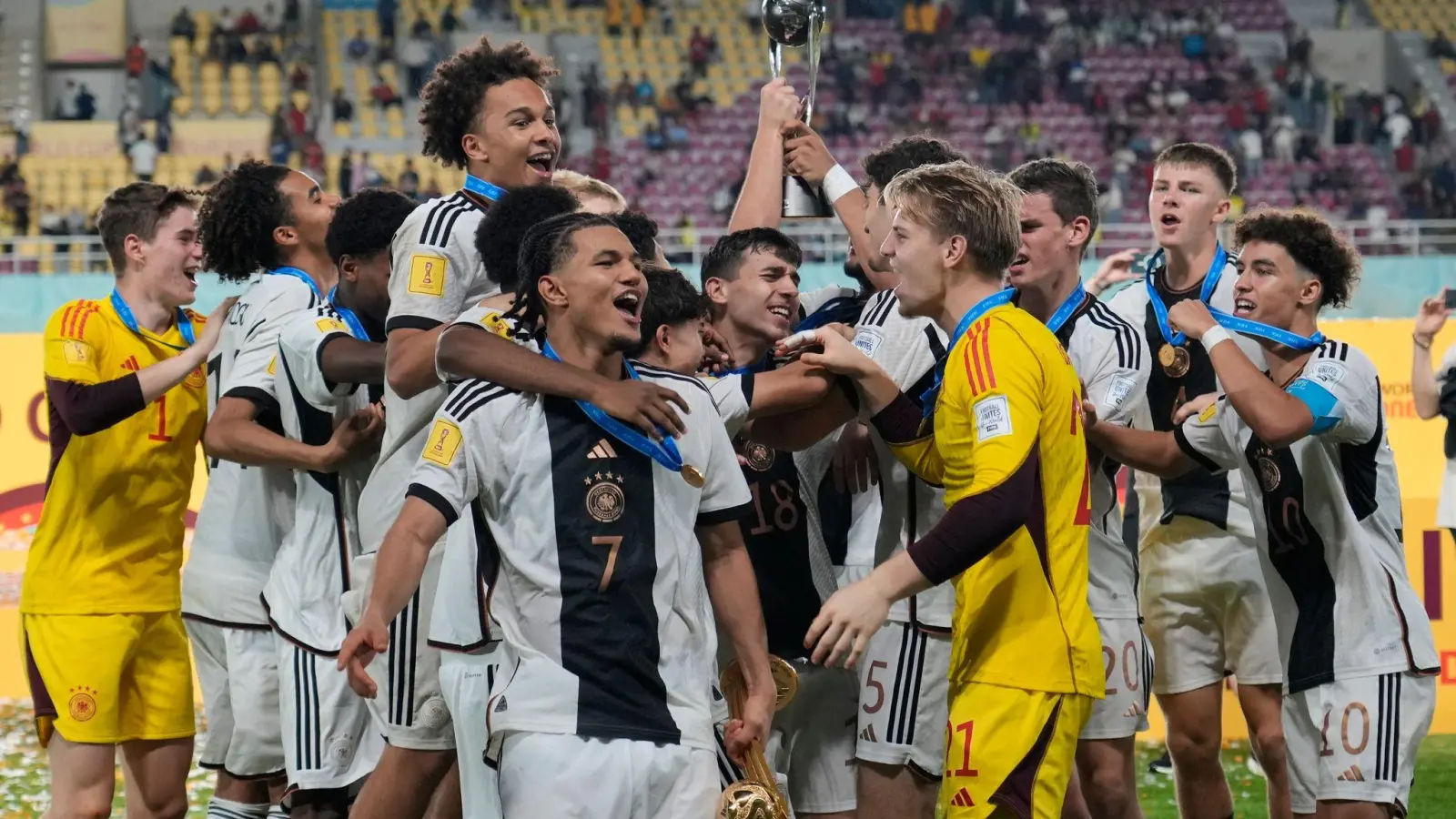 Die deutschen U17-Fußballer siegten im WM-Finale im Elfmeterschießen gegen Frankreich. (Foto: Achmad Ibrahim/AP)
