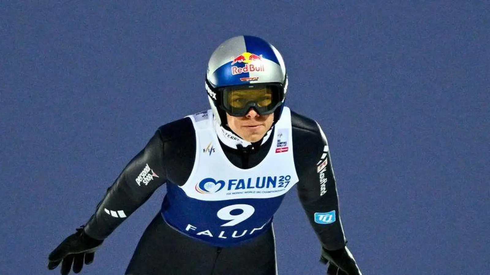 Andreas Wellinger schied schon im ersten Durchgang aus. (Foto: Fredrik Sandberg/TT News Agency/AP/dpa)