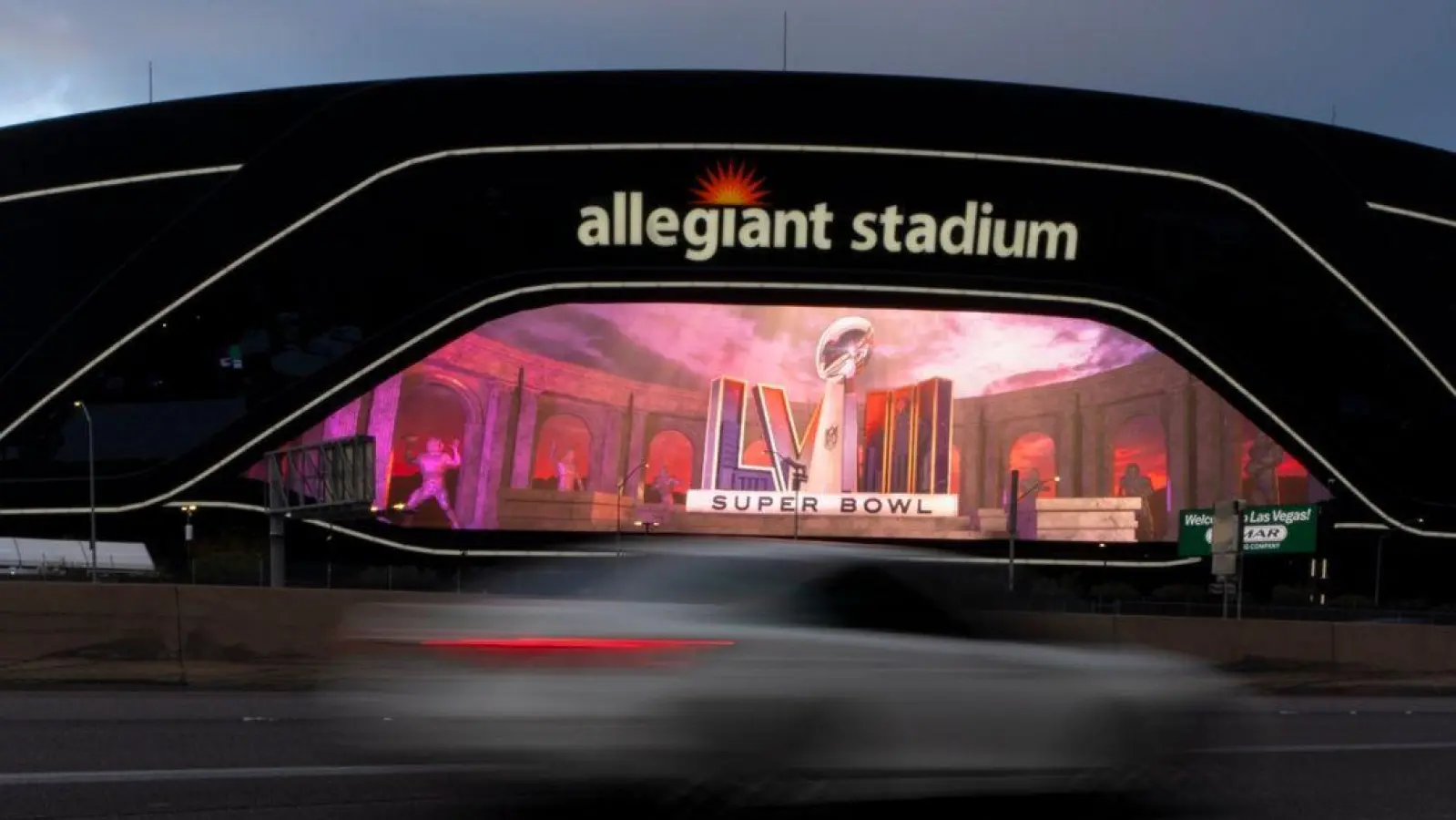 Im Allegiant Stadium in Las Vegas wird der 58. Super Bowl ausgetragen. (Foto: Gregory Bull/AP/dpa)