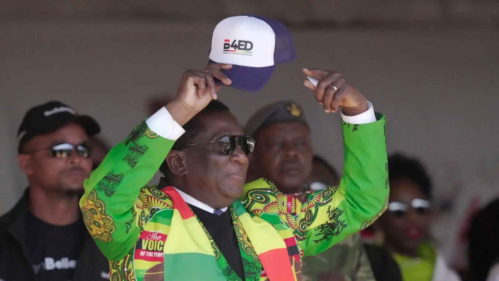 Geht der 80-jährige Emmerson Mnangagwa in eine zweite Amtszeit? Wahlen in Simbabwe sind regelmäßig von Unregelmäßigkeiten überschattet. (Foto: Tsvangirayi Mukwazhi/AP/dpa)
