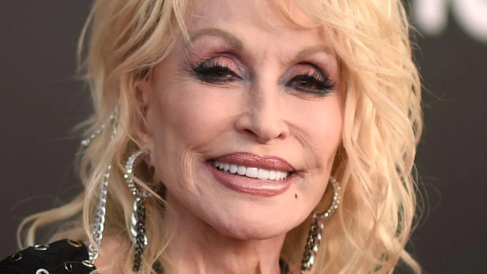 Dolly Parton wird 80. (Archivbild) (Foto: Richard Shotwell/Invision via AP/dpa)