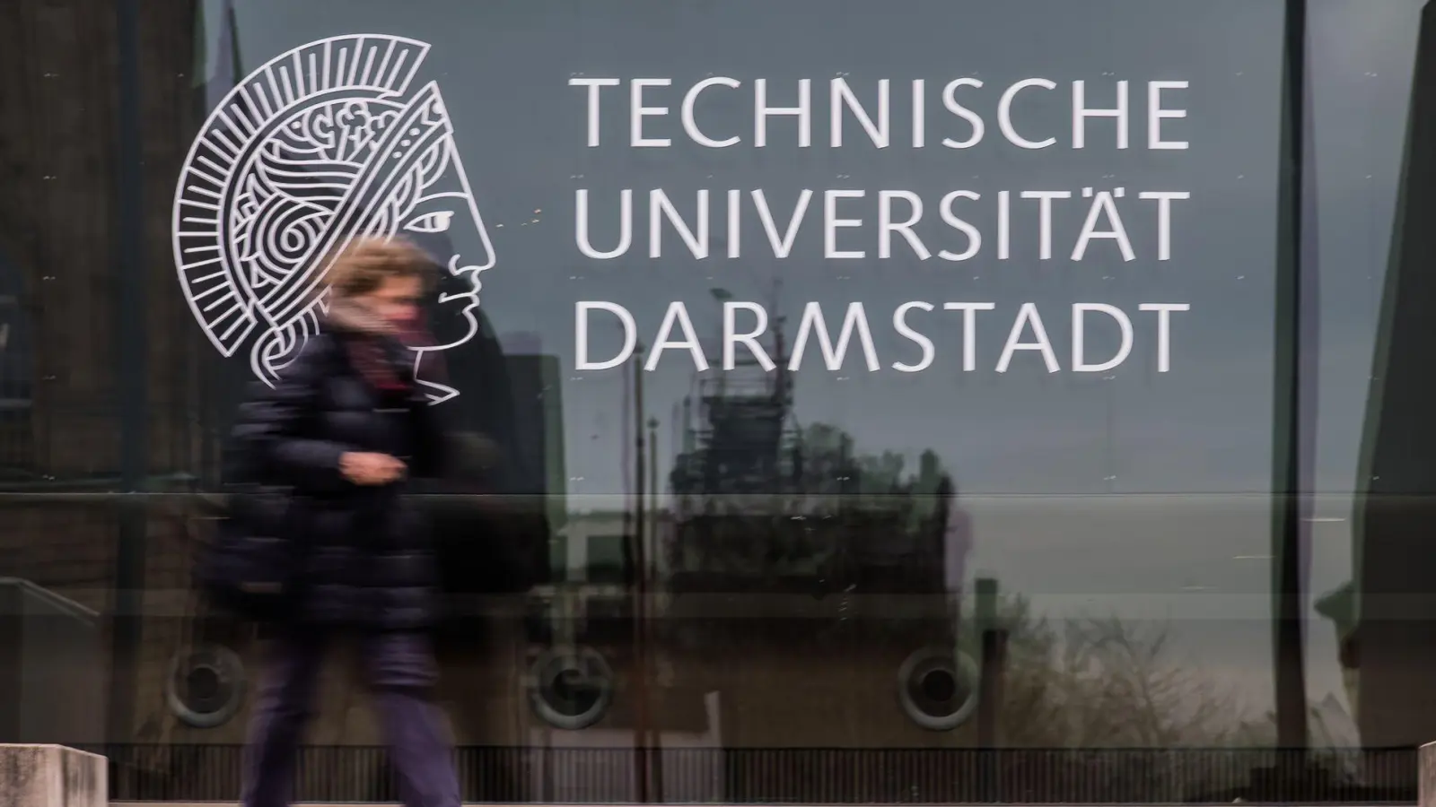 Forscher der TU Darmstadt haben angeblich gravierende Schwachstellen bei einer beliebten Smartwatch festgestellt. (Archivfoto) (Foto: Andreas Arnold/dpa)