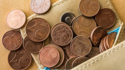 Die Überschuldungsquote, also der Anteil überschuldeter Personen im Verhältnis zu allen Erwachsenen, erhöhte sich zuletzt auf 8,16 Prozent.  (Foto: Patrick Pleul/dpa-Zentralbild/dpa)