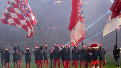 Nicht als Sieger zur Weihnachtsfeier im Stadion: Die Stars des FC Bayern. (Foto: Sven Hoppe/dpa)