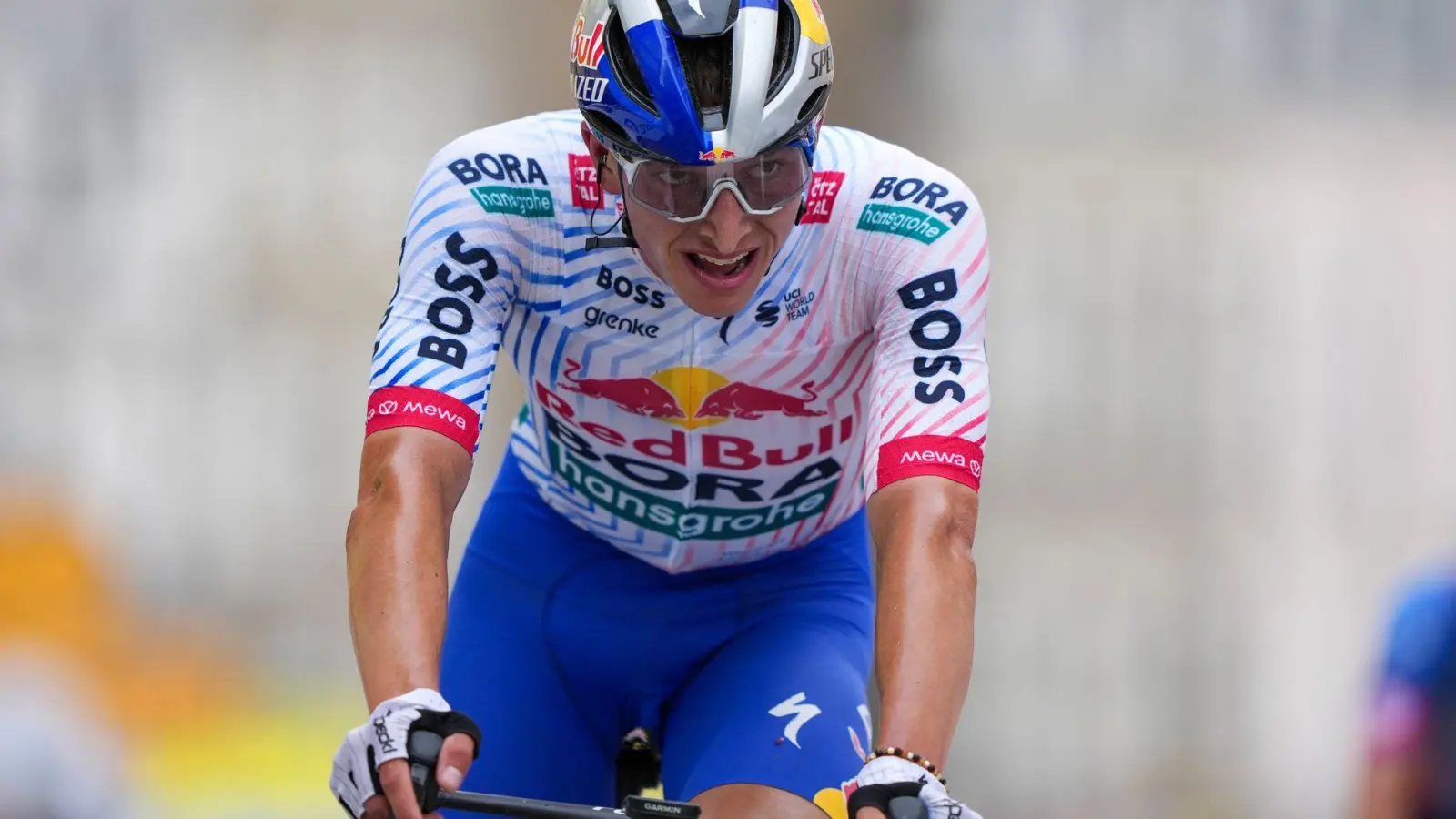 Erstmals bei der Tour dabei und direkt im Rampenlicht: Florian Lipowitz. (Foto: Roth/dpa)