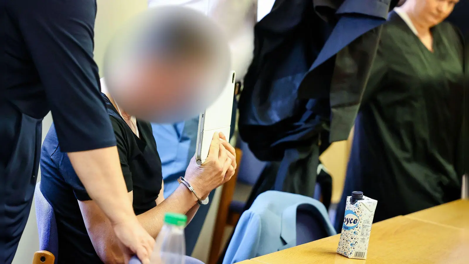 Das Opfer überlebte nur dank einer Notoperation. (Foto: Daniel Löb/dpa)