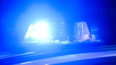 Die Polizei nahm den mutmaßlichen Täter noch vor der Bar fest. (Symbolbild) (Foto: Julian Stratenschulte/dpa)