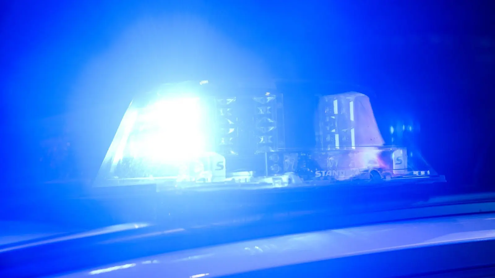 Die Polizei nahm den mutmaßlichen Täter noch vor der Bar fest. (Symbolbild) (Foto: Julian Stratenschulte/dpa)