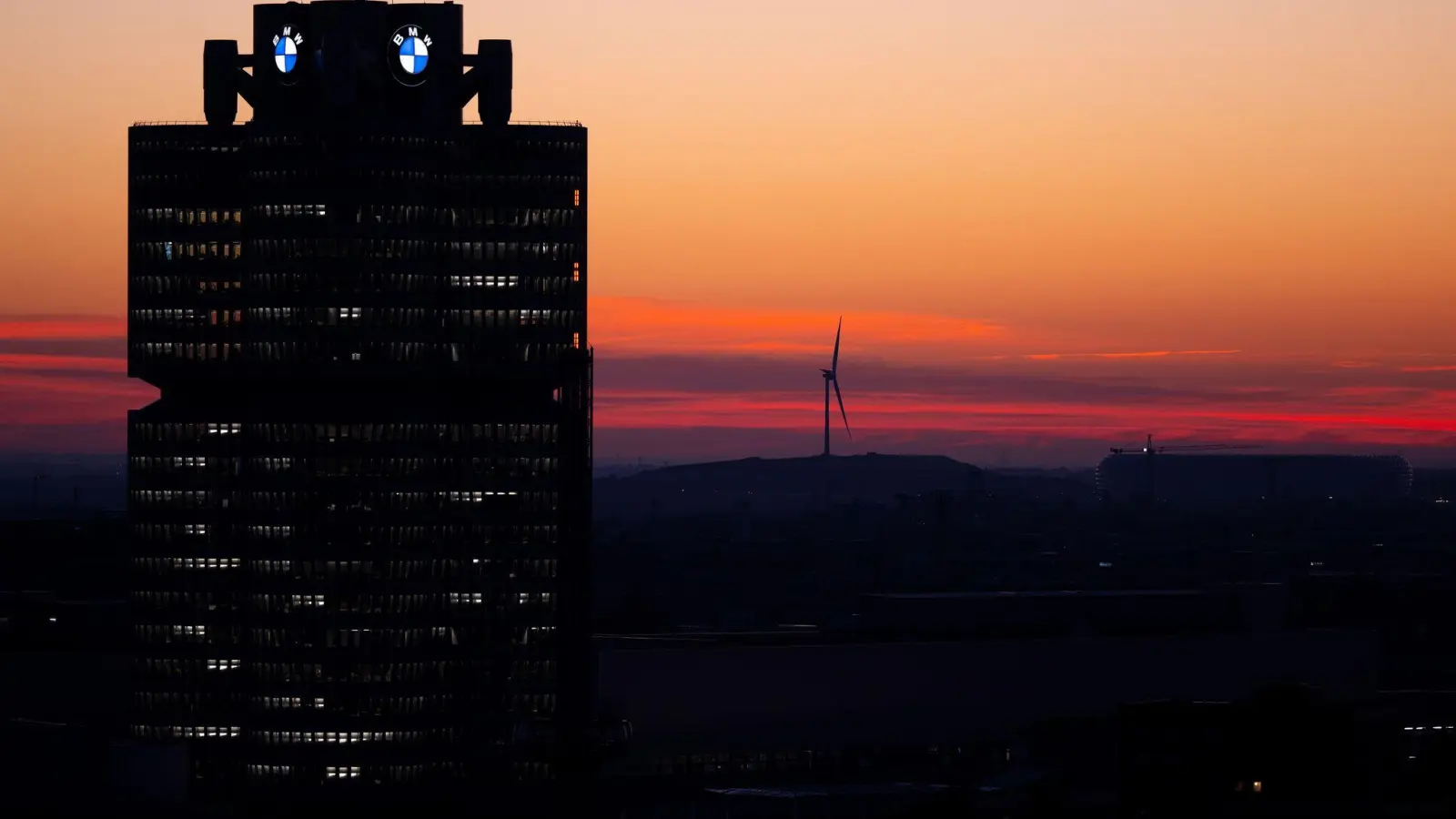 Sonnenaufgang an einem heißen Tag in München.  (Foto: Sven Hoppe/dpa)