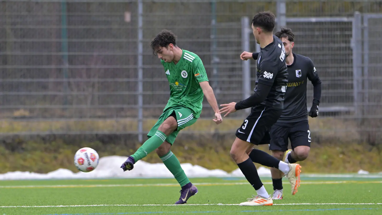 Üveys Ayan (links) darf gegen die Bayern für Ansbach ran. (Foto: Martin Rügner)