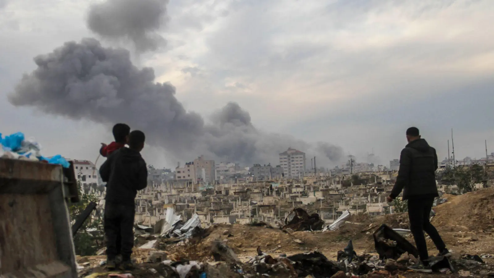 Die israelische Armee greift weiterhin im Gazastreifen an. (Archivbild)  (Foto: Mahmoud Zaki/XinHua/dpa)