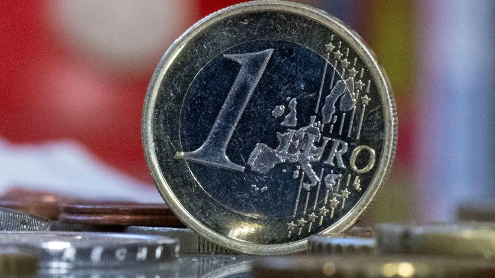 Schon in der Schulzeit zeigen sich Unterschiede im Finanzwissen von Mädchen und Jungen. (Symbolbild)  (Foto: Hendrik Schmidt/dpa)