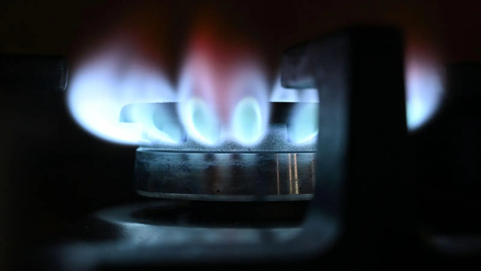 Wer zahlt wieviel für Gas? Die Europäische Kommission macht Vorschläge zu Preisbremsen. (Foto: Marijan Murat/dpa)