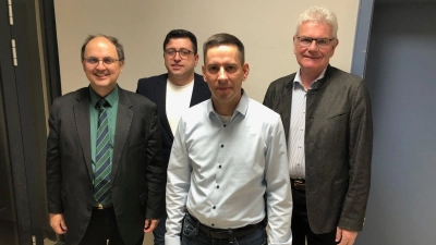 Freuen sich über den deutlichen Erfolg Sven Waidmanns (Zweiter von rechts): CSU-Ortvorsitzender Martin Günther, Florian Weinmann (Landliste, von links) und MdB Artur Auernhammer (rechts). (Foto: Johannes Flierl)