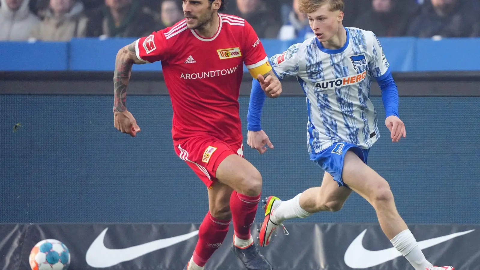 Hertha BSC setzt langfristig auf Julian Eitschberger (r). (Foto: Soeren Stache/dpa)