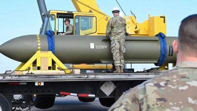 Die bunkerbrechende Bombe kann auch sehr tief liegende Anlagen angreifen. (Archivbild) (Foto: Uncredited/US Air Force/dpa)