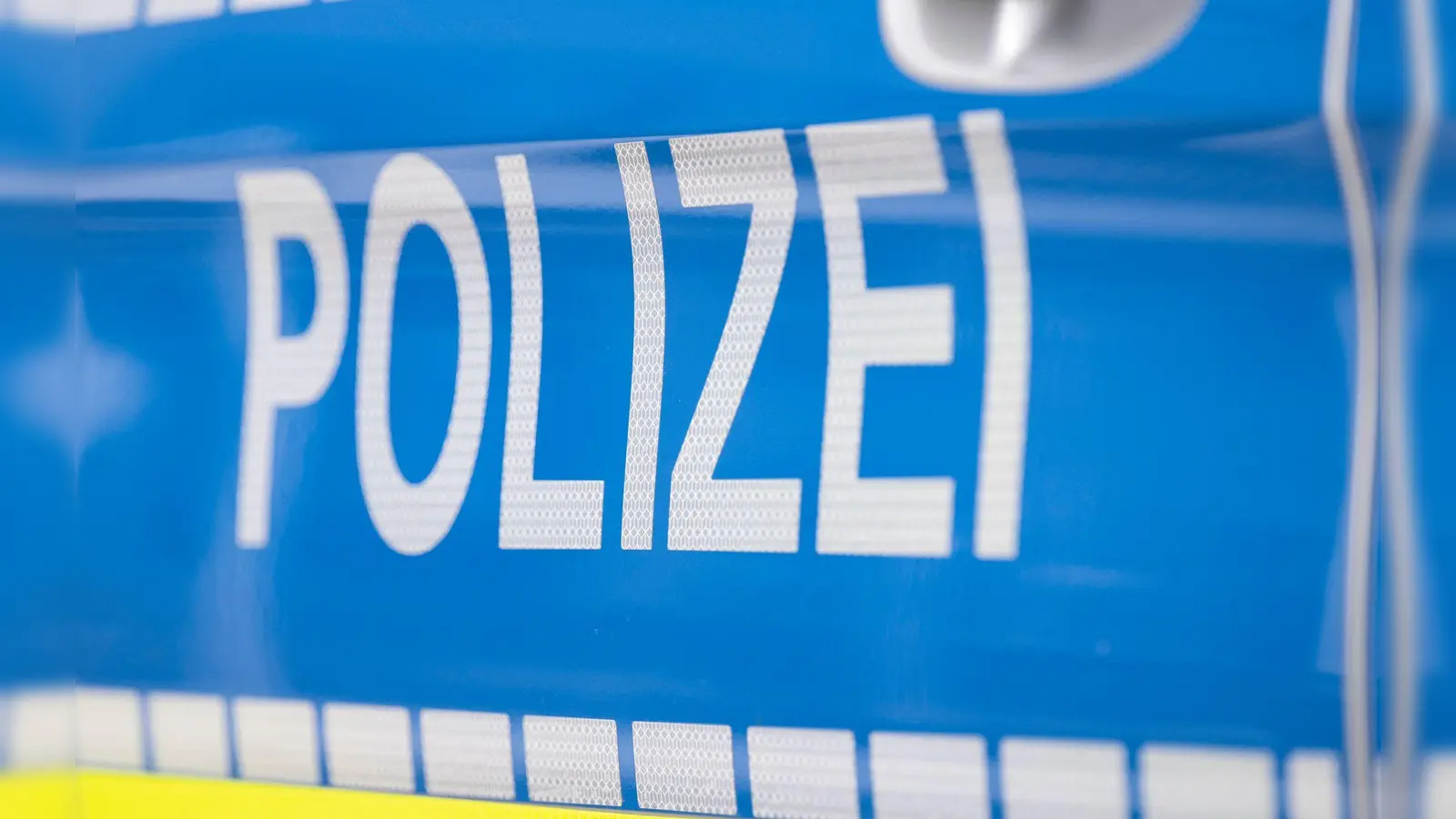 Die Polizei hat nach der körperlichen Auseinandersetzung mehrere Wohnungen durchsucht. (Symbolbild) (Foto: Boris Roessler/dpa)