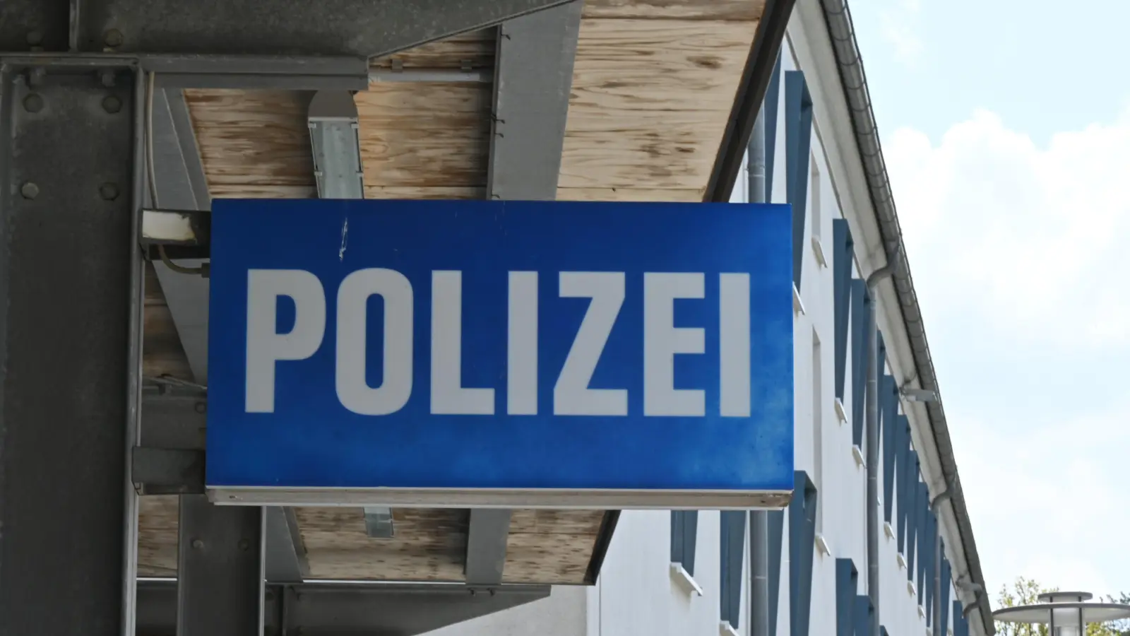 Die Kripo im Ansbacher Polizeizentrum hofft auf Hinweise zu rechtsradikalen Schmierereien. (Foto: Manfred Blendinger)
