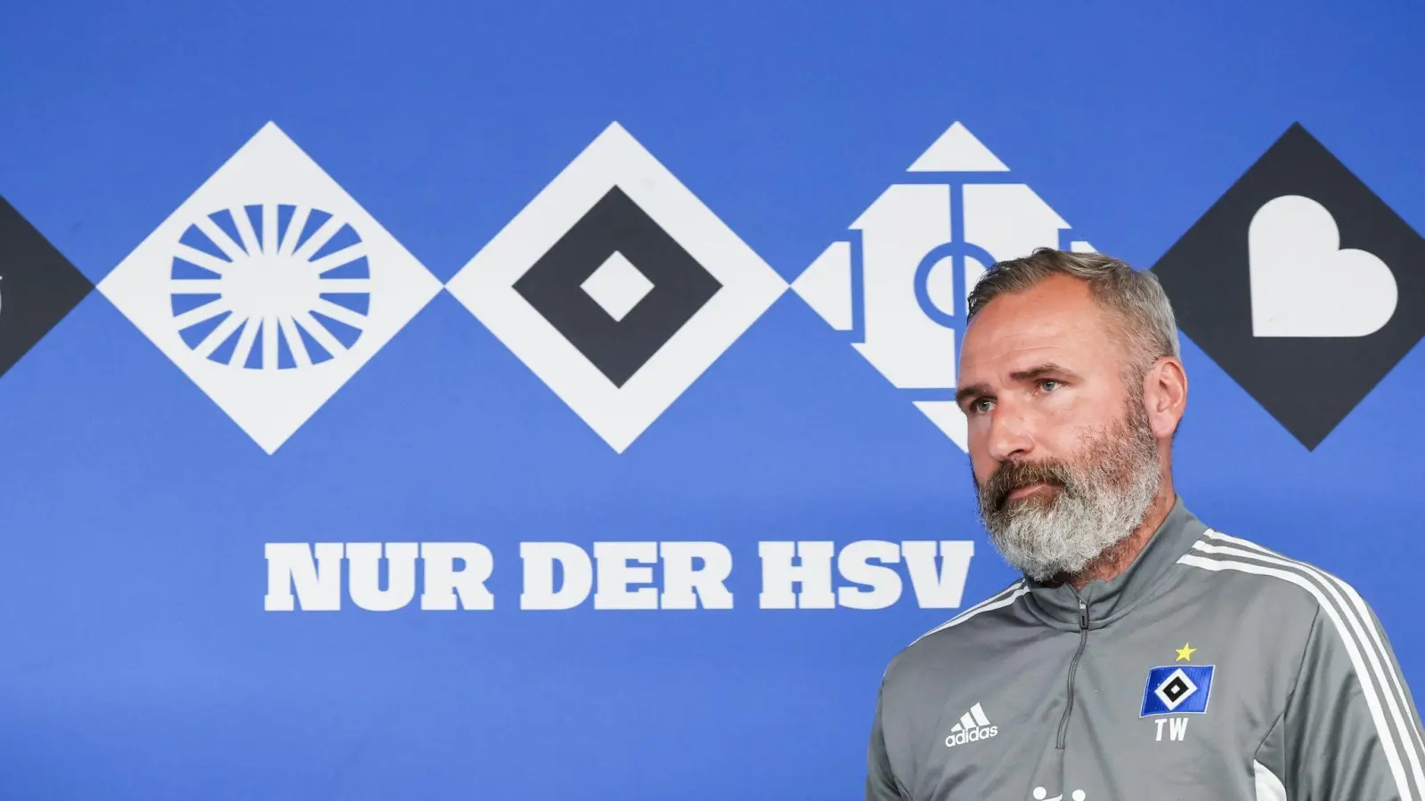 Tim Walter ist vor der Relegation gegen den VfB Stuttgart gefordert wie nie. (Foto: Christian Charisius/dpa)