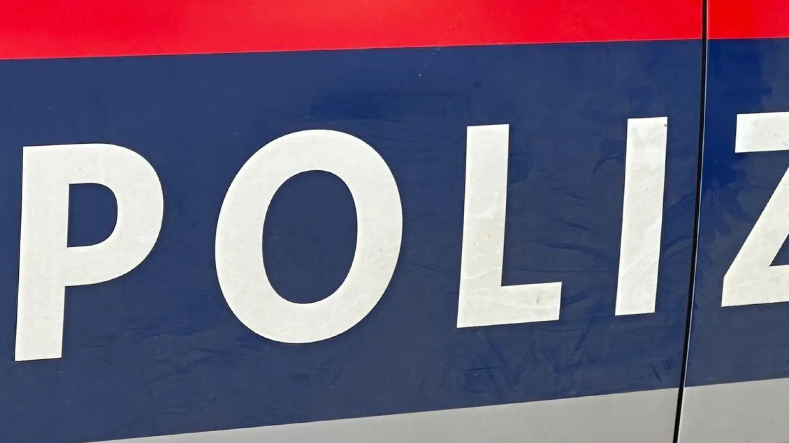 Die Polizei machte sich mit einem Helikopter auf die Suche. (Symbolbild) (Foto: Matthias Röder/dpa)