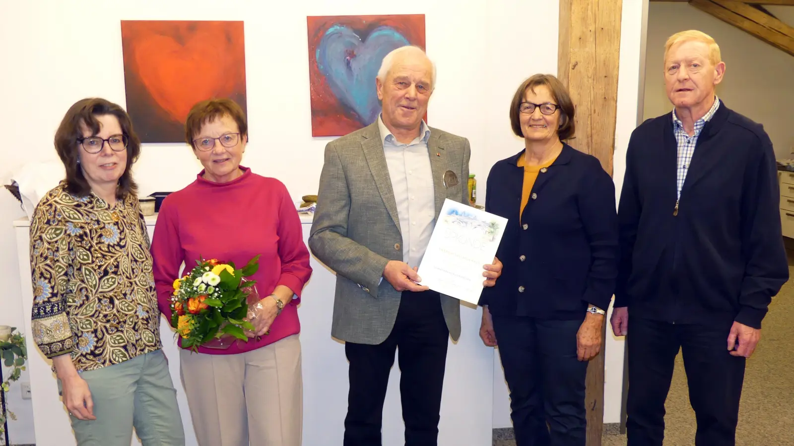 Die Ehrenmitgliedschaft ist verliehen (von links): Stefanie Lang, Rosi Rummel, Hans Rummel, Erna Ulrich und Gerhard Schöller. (Foto: Hans Betscher)