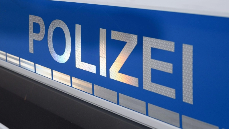 Zu drei Unfällen musste die Feuchtwanger Polizei. Dabei wurden drei Menschen verletzt. (Symbolbild: Daniel Vogl/dpa)
